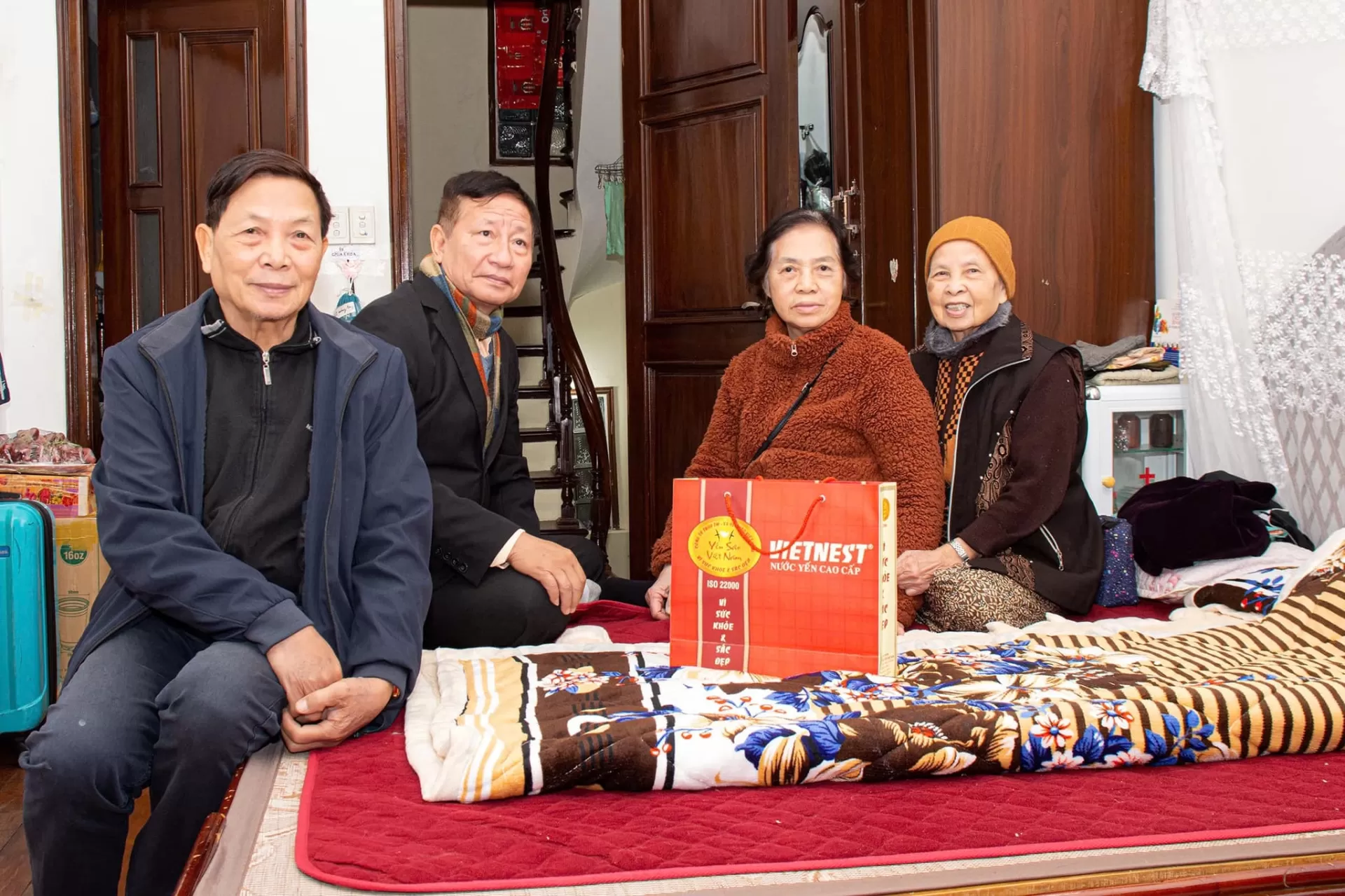 Thăm hỏi và chúc Tết các cụ cao niên từ 90 tuổi trở lên và các cụ đang đau yếu trong dòng họ