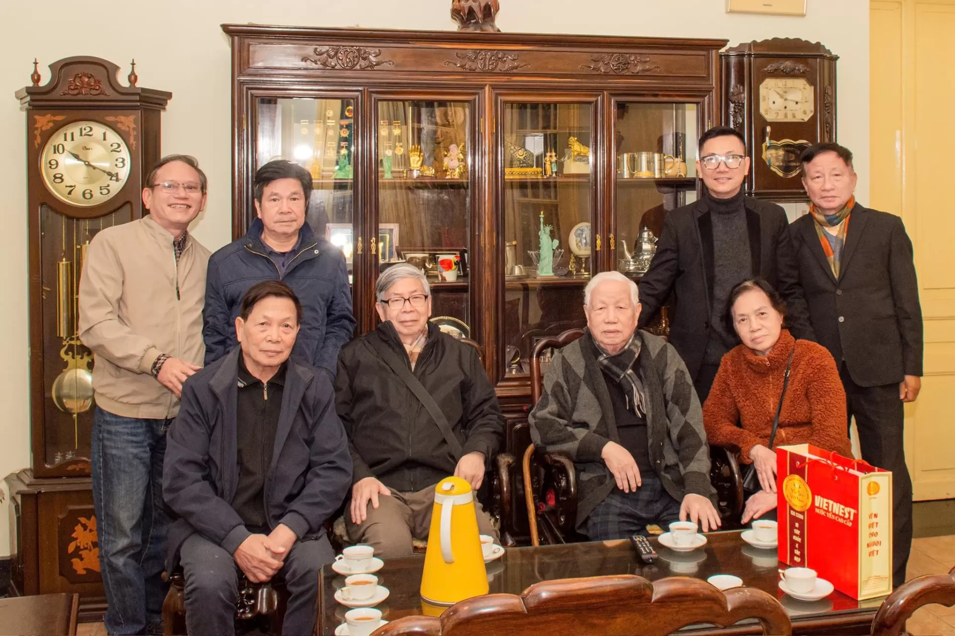 Thăm hỏi và chúc Tết các cụ cao niên từ 90 tuổi trở lên và các cụ đang đau yếu trong dòng họ