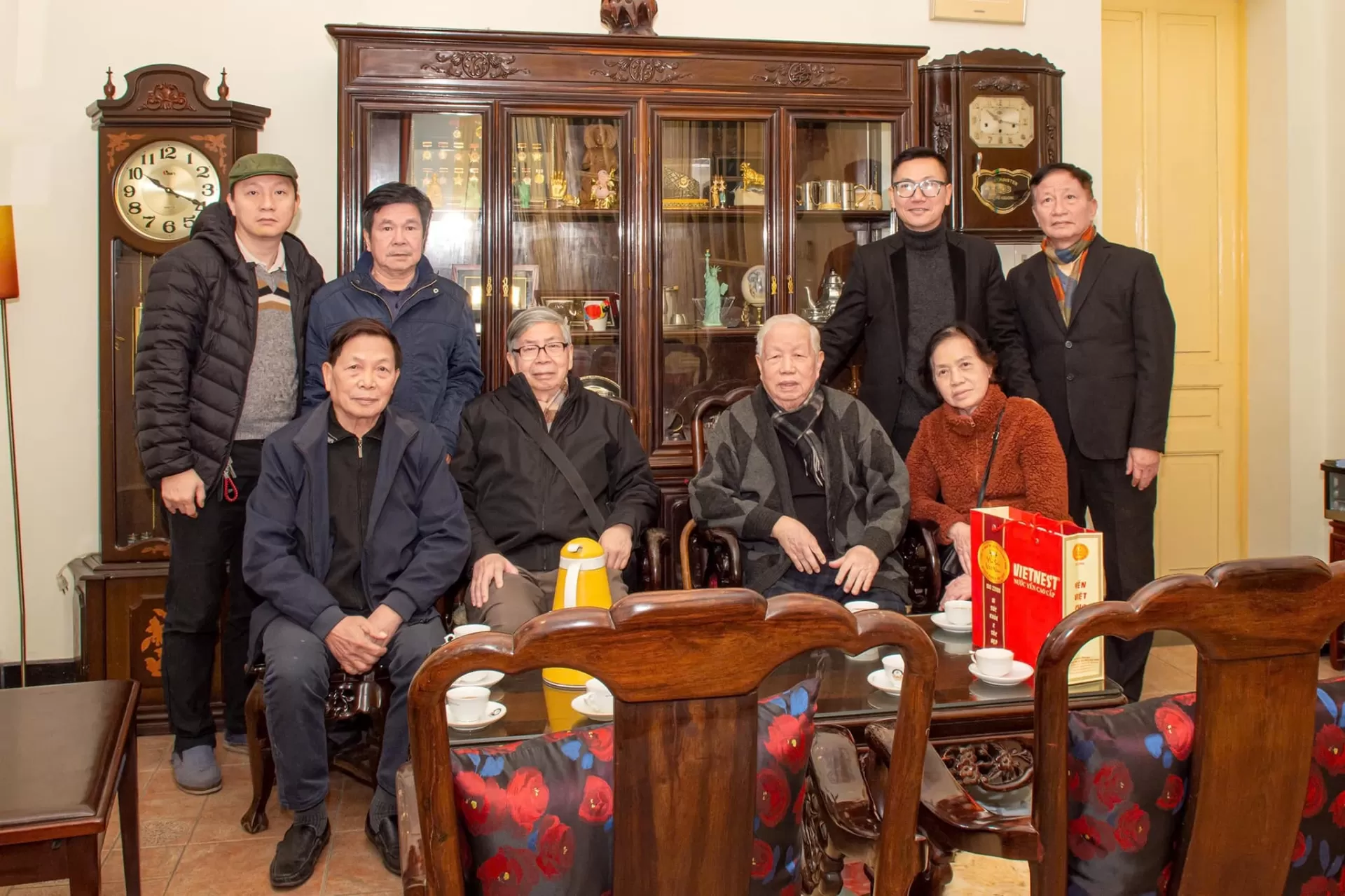 Thăm hỏi và chúc Tết các cụ cao niên từ 90 tuổi trở lên và các cụ đang đau yếu trong dòng họ