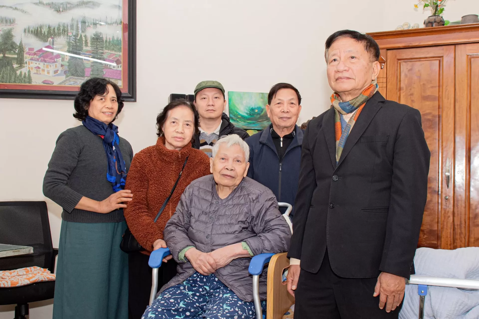 Thăm hỏi và chúc Tết các cụ cao niên từ 90 tuổi trở lên và các cụ đang đau yếu trong dòng họ